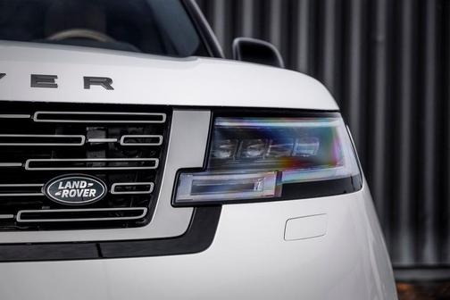 Fuji White 2026 Land Rover Range Rover P400 SE 7 Seat