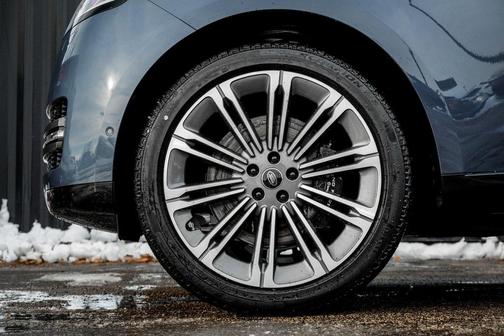 2025 Land Rover Range Rover P530 SE