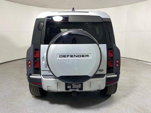 2020 Land Rover Defender 110 SE