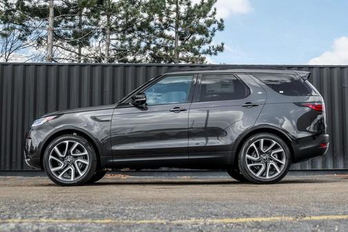 2025 Land Rover Discovery P300 S