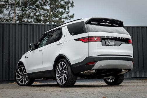 2025 Land Rover Discovery P300 S