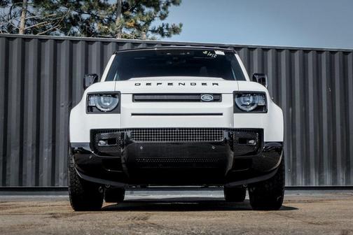 2024 Land Rover Defender P400 X-Dynamic SE
