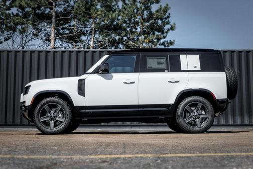2024 Land Rover Defender P400 X-Dynamic SE
