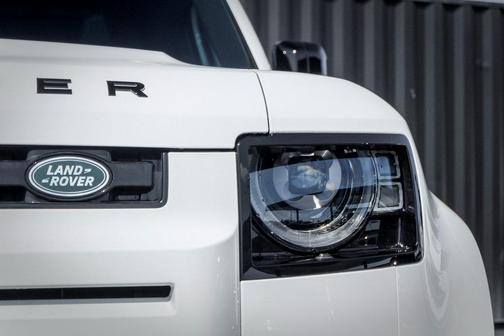 2024 Land Rover Defender P400 X-Dynamic SE