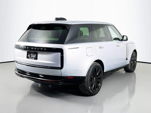 2025 Land Rover Range Rover P550e Autobiography