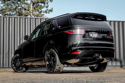 2025 Land Rover Discovery P300 Dynamic SE