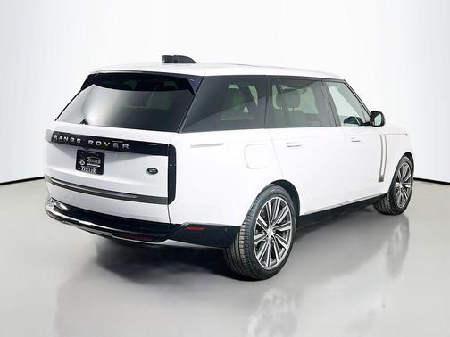 Fuji White 2023 Land Rover Range Rover P400 SE