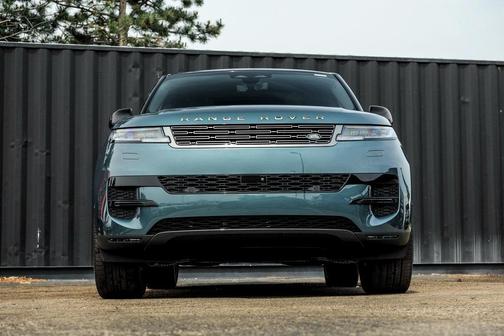 2025 Land Rover Range Rover Sport P360 SE