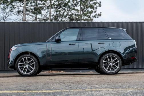 2025 Land Rover Range Rover P550e SE