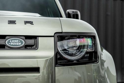 2025 Land Rover Defender P400 X-Dynamic SE