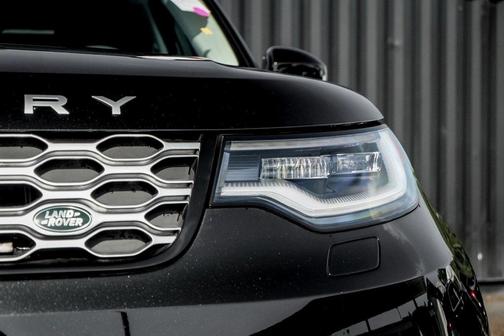 2024 Land Rover Discovery P300 S