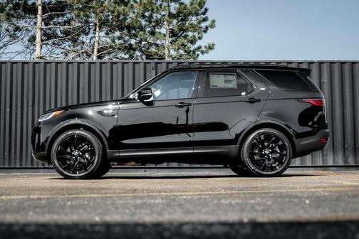 2024 Land Rover Discovery P300 S