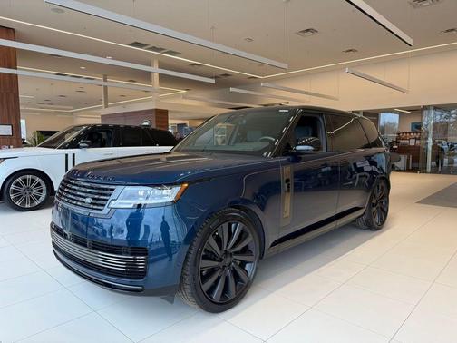 2026 Land Rover Range Rover P615 SV
