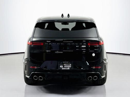 Obsidian Black In Gloss Finish 2024 Land Rover Range Rover Sport EDITION ONE