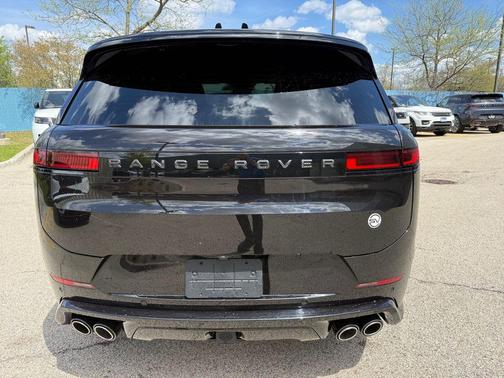 Obsidian Black In Gloss Finish 2024 Land Rover Range Rover Sport EDITION ONE