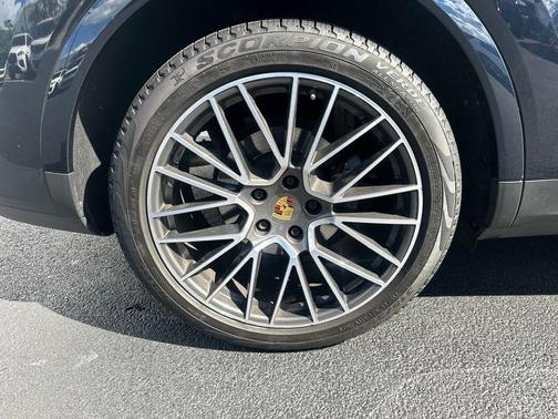 Moonlight Blue 2019 Porsche Cayenne Base