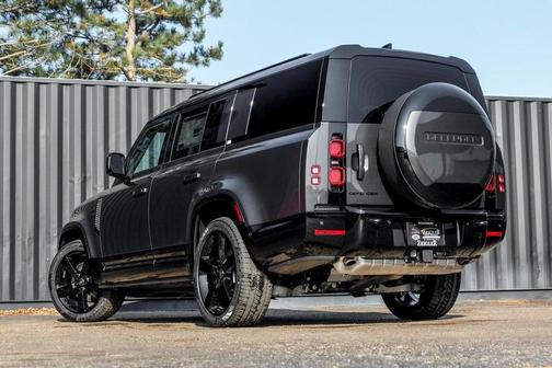 2025 Land Rover Defender P400 X-Dynamic SE