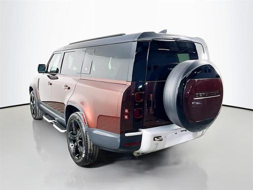 2023 Land Rover Defender SE