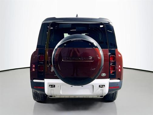 2023 Land Rover Defender SE