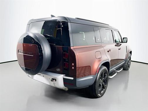 2023 Land Rover Defender SE