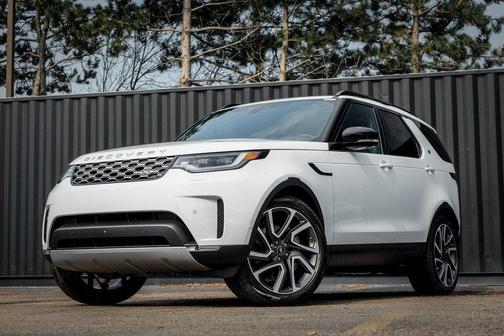 Fuji White 2025 Land Rover Discovery P300 S