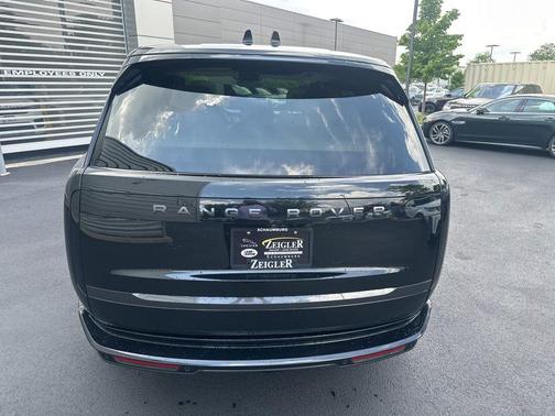 Santorini Black 2025 Land Rover Range Rover P530 SE