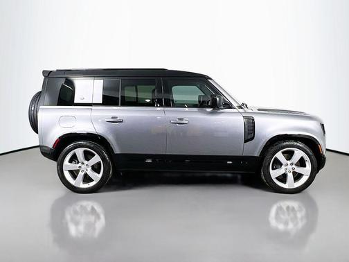 2024 Land Rover Defender P400 X-Dynamic SE