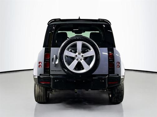 2024 Land Rover Defender P400 X-Dynamic SE