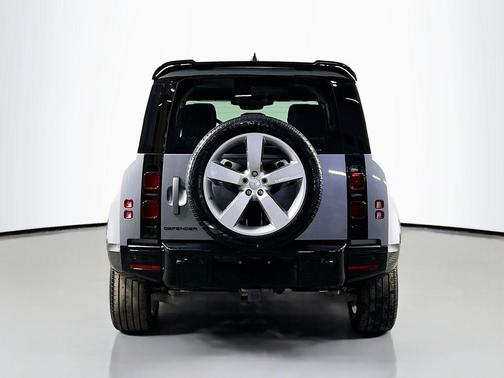 2024 Land Rover Defender P400 X-Dynamic SE
