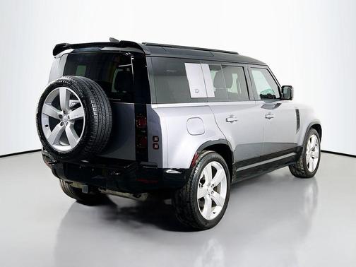 2024 Land Rover Defender P400 X-Dynamic SE