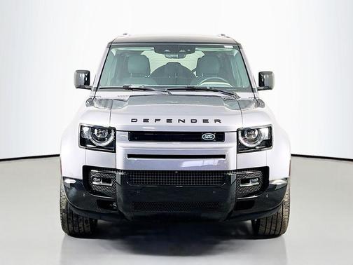 2024 Land Rover Defender P400 X-Dynamic SE