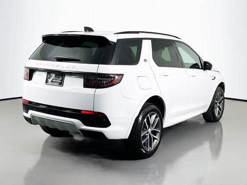 Fuji White 2025 Land Rover Discovery Sport S