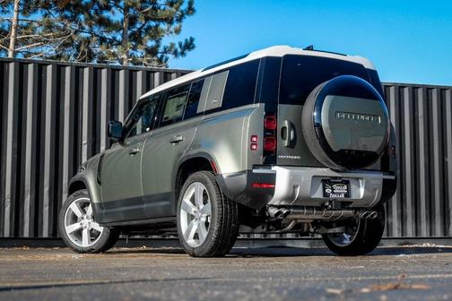 2024 Land Rover Defender P500 SE