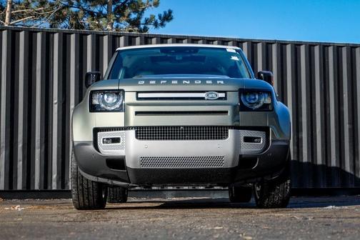2024 Land Rover Defender P500 SE