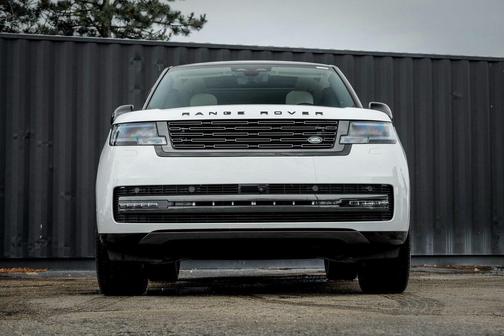 2025 Land Rover Range Rover P400 SE