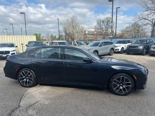 Carbon Black Metallic 2025 BMW 740 i xDrive