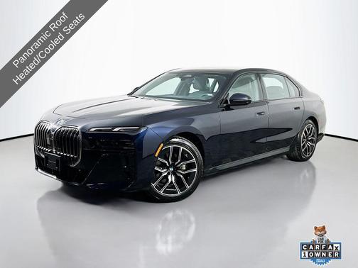 Carbon Black Metallic 2025 BMW 740 i xDrive