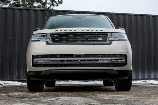 2025 Land Rover Range Rover P400 SE