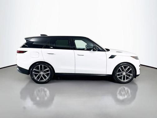 2023 Land Rover Range Rover Sport SE