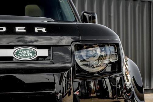 2025 Land Rover Defender P300