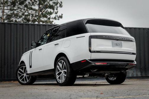 2025 Land Rover Range Rover P550e SE