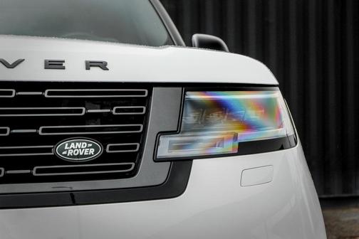 2025 Land Rover Range Rover P550e SE