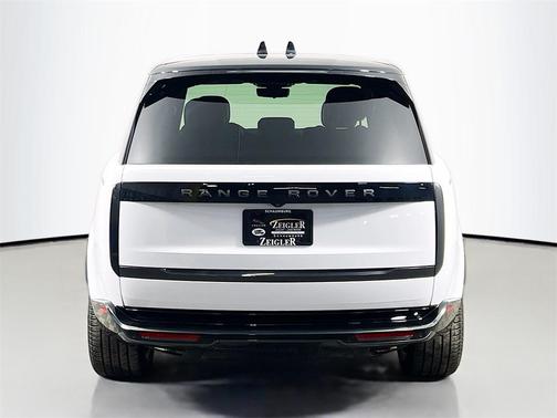 2025 Land Rover Range Rover P550e SE