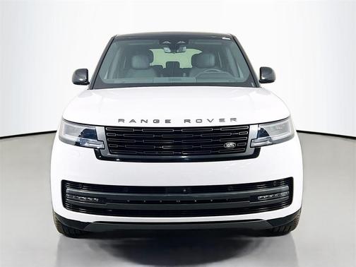 2025 Land Rover Range Rover P550e SE