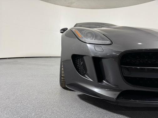 2017 Jaguar F-TYPE R