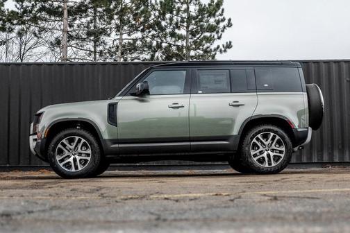 2024 Land Rover Defender P400 S