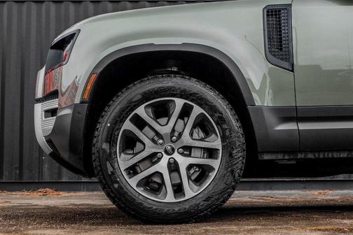 2024 Land Rover Defender P400 S