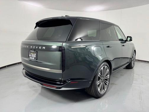 Belgravia Green 2024 Land Rover Range Rover P400 SE