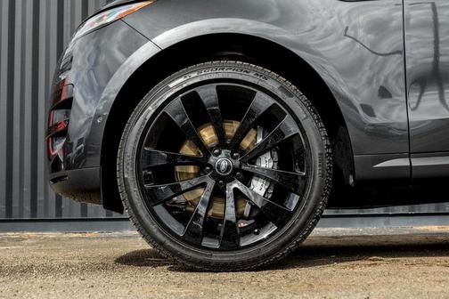 2025 Land Rover Range Rover Sport P360 SE