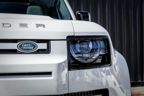 2025 Land Rover Defender P300